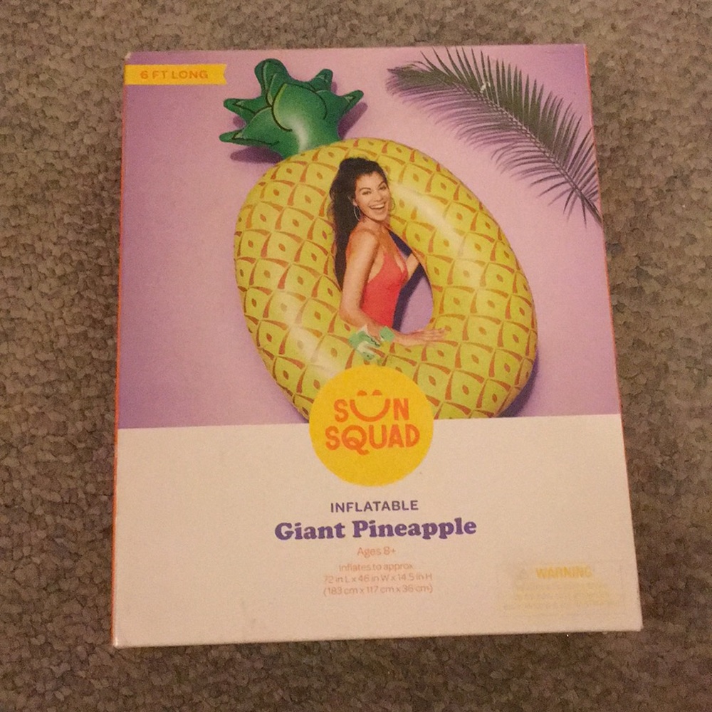 GIANT PINEAPPLE FLOATY